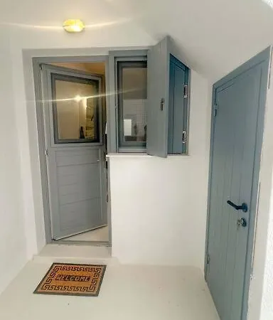 Aggelos In *